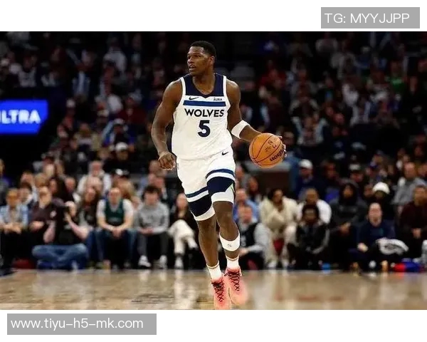 爱德华兹上半场表现亮眼15投6中三分球命中率不佳但仍斩获17分 爱德华兹上半场表现亮眼15投6中三分球命中率不佳但仍斩获17分