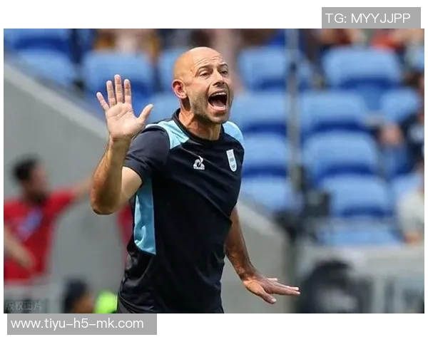 季后赛即将开启贝克汉姆现身迈阿密训练场与马斯切拉诺热烈交流